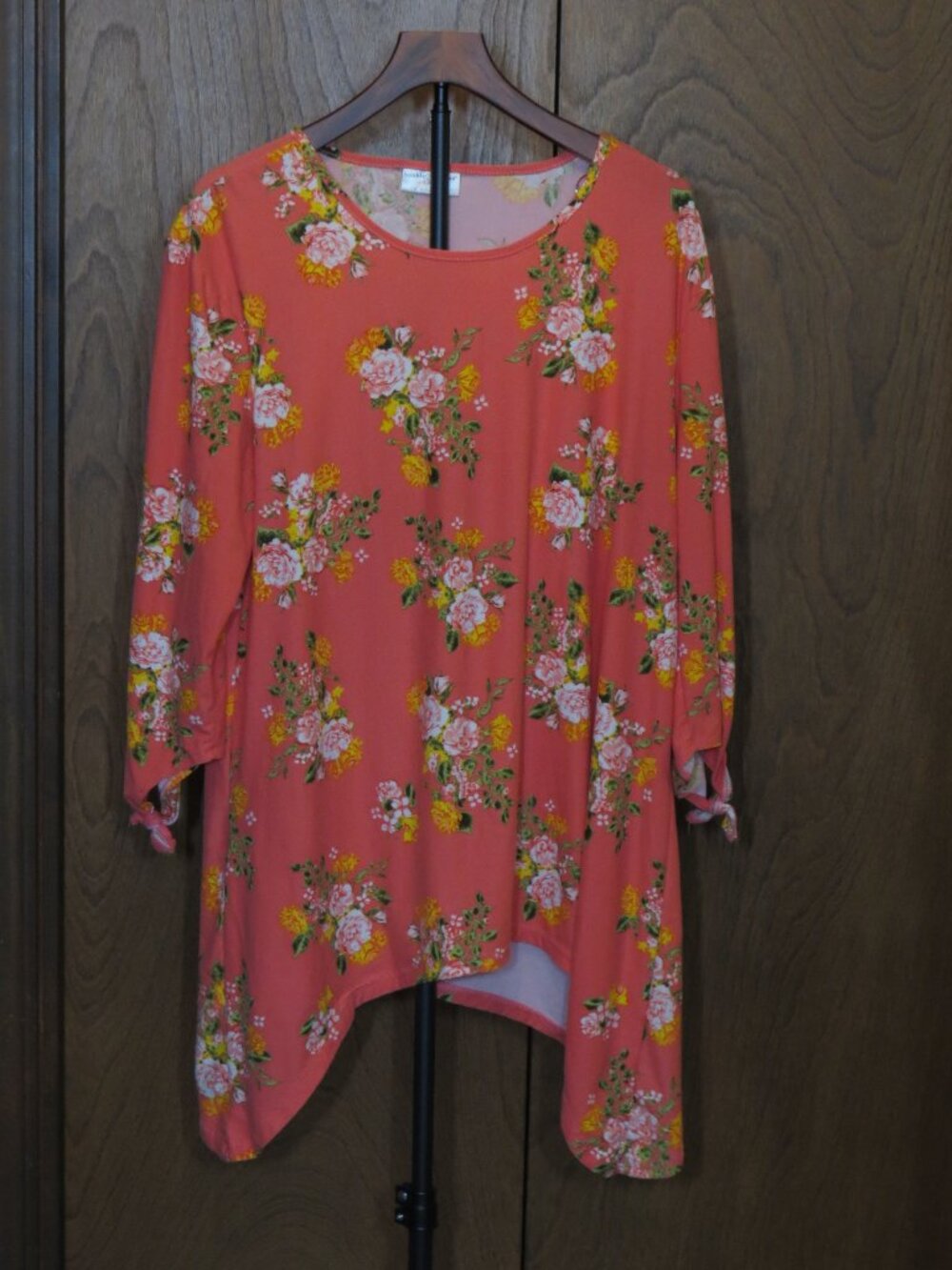 Bobbie Brooks Floral 3/4 Sleeve Top Trapeze Hem Size 1X NWOT
